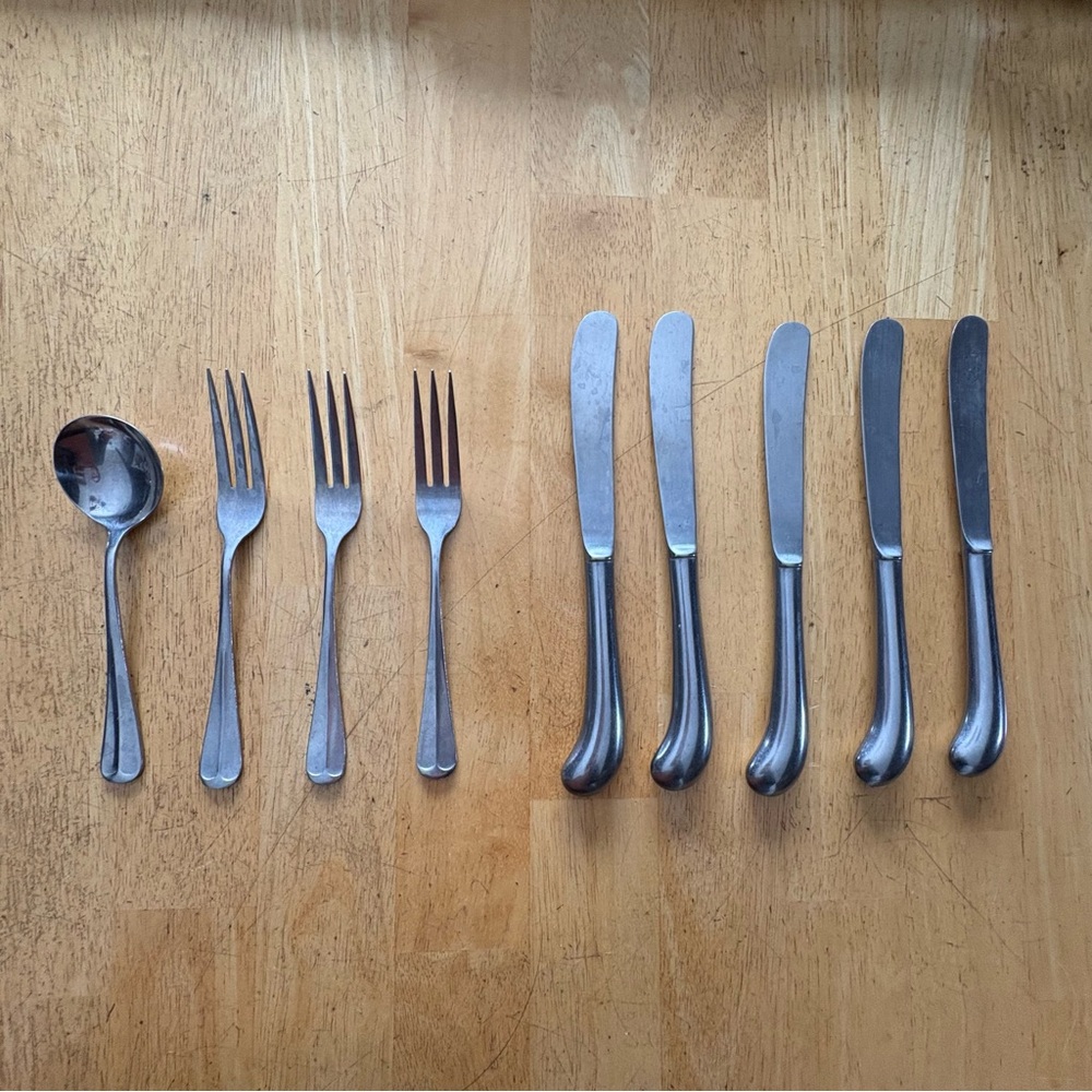 Rogers Jefferson Manor Stainless Korea 9 Pieces Pistol‎ Handle Knives Fork Spoon